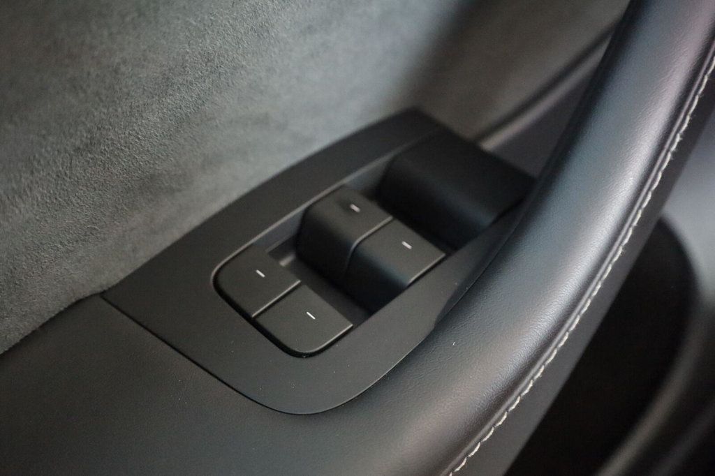 Tesla Model Y photo 34