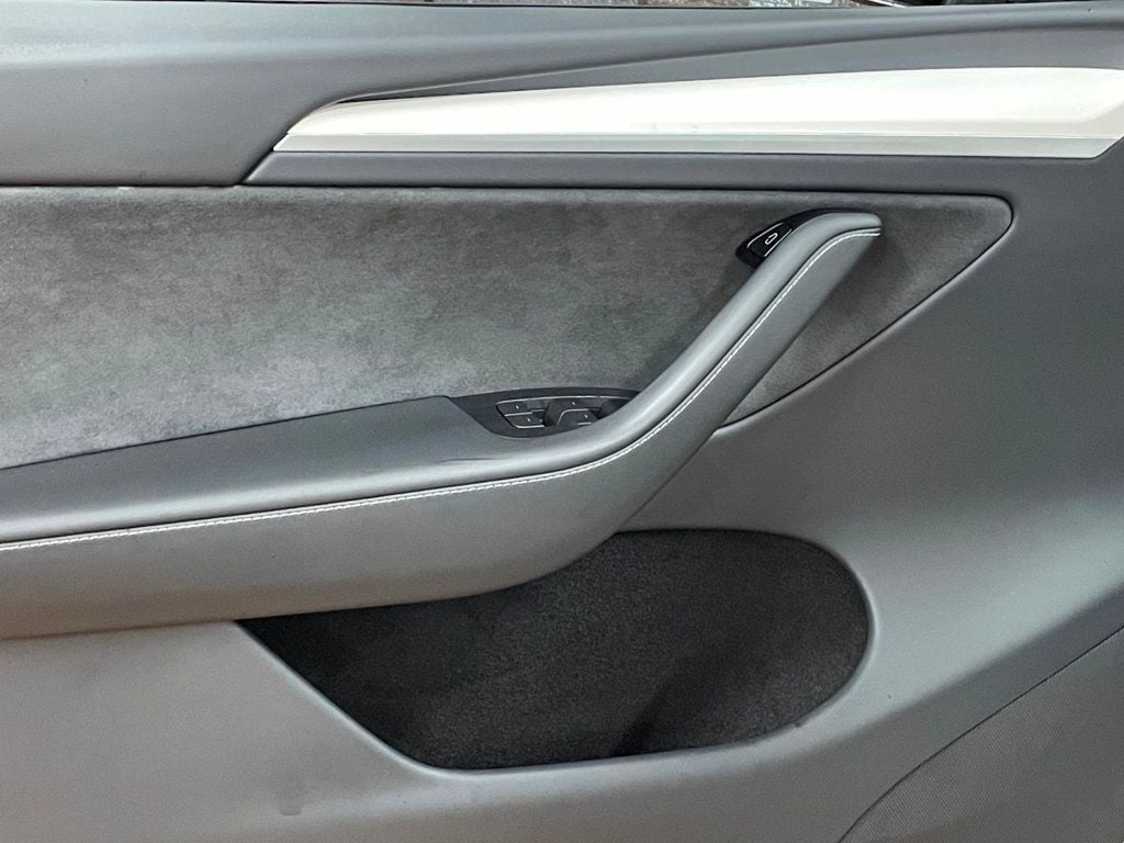 2024 Tesla Model Y Long Range AWD - 22969630 - 13