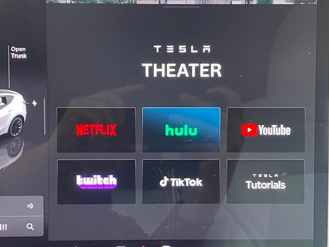 2024 Tesla Model Y Long Range AWD - 22969630 - 33