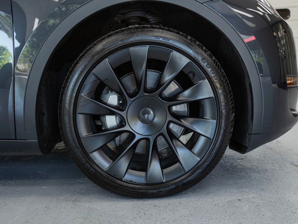 2024 Tesla Model Y Long Range photo 7
