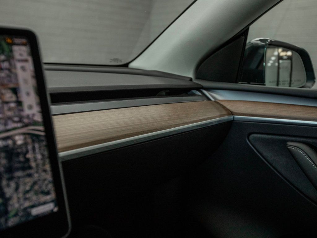 2024 Tesla Model Y Long Range photo 16