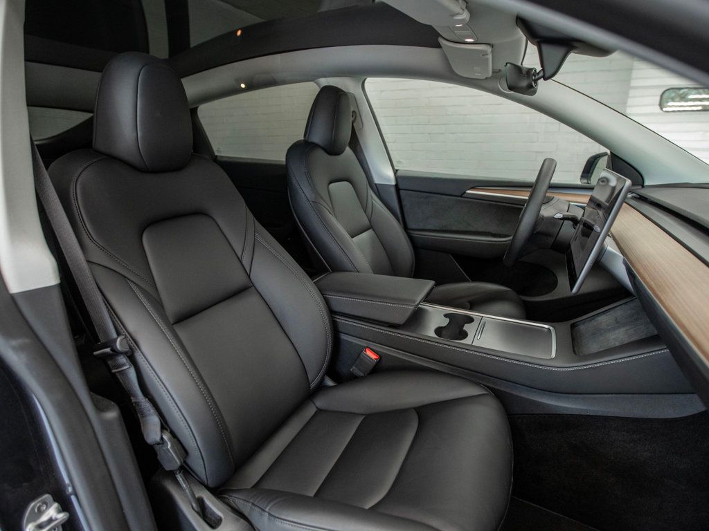 2024 Tesla Model Y Long Range photo 17