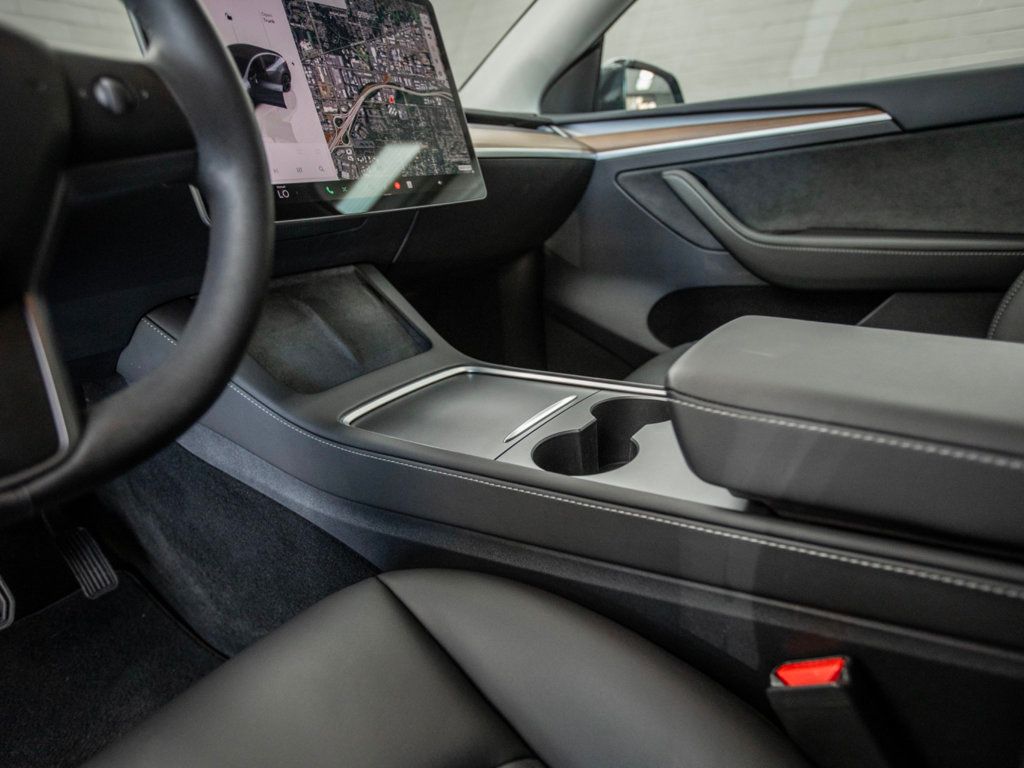 2024 Tesla Model Y Long Range photo 18