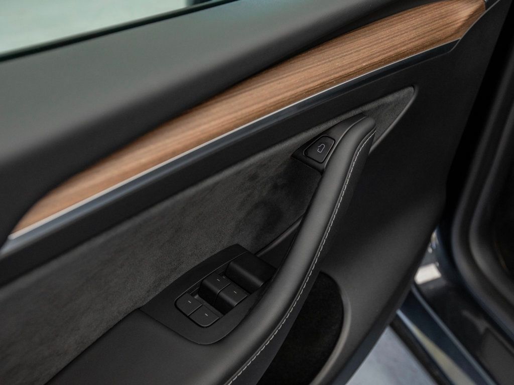 2024 Tesla Model Y Long Range photo 22