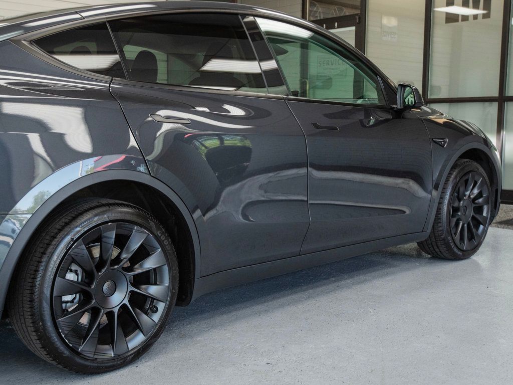 2024 Tesla Model Y Long Range photo 27