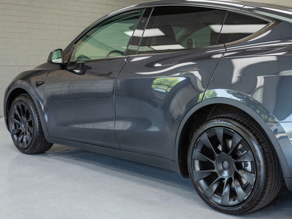 2024 Tesla Model Y Long Range photo 30