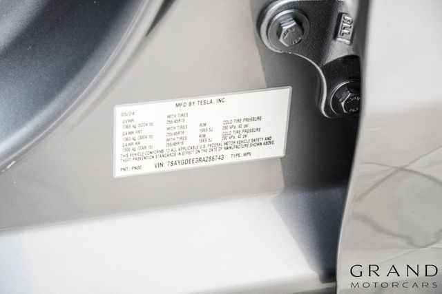 2024 Tesla Model Y Long Range AWD - 23046174 - 37