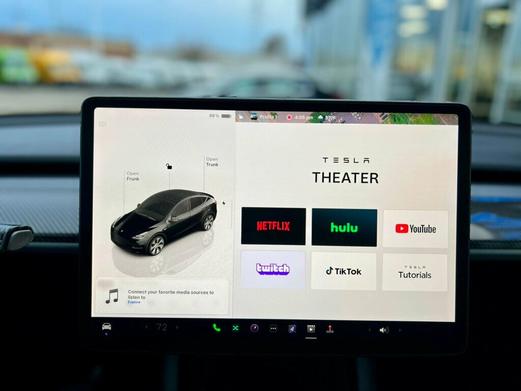 2024 Tesla Model Y Long Range AWD - 22946943 - 25