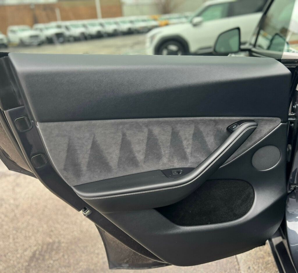 2024 Tesla Model Y Long Range AWD - 22994524 - 13