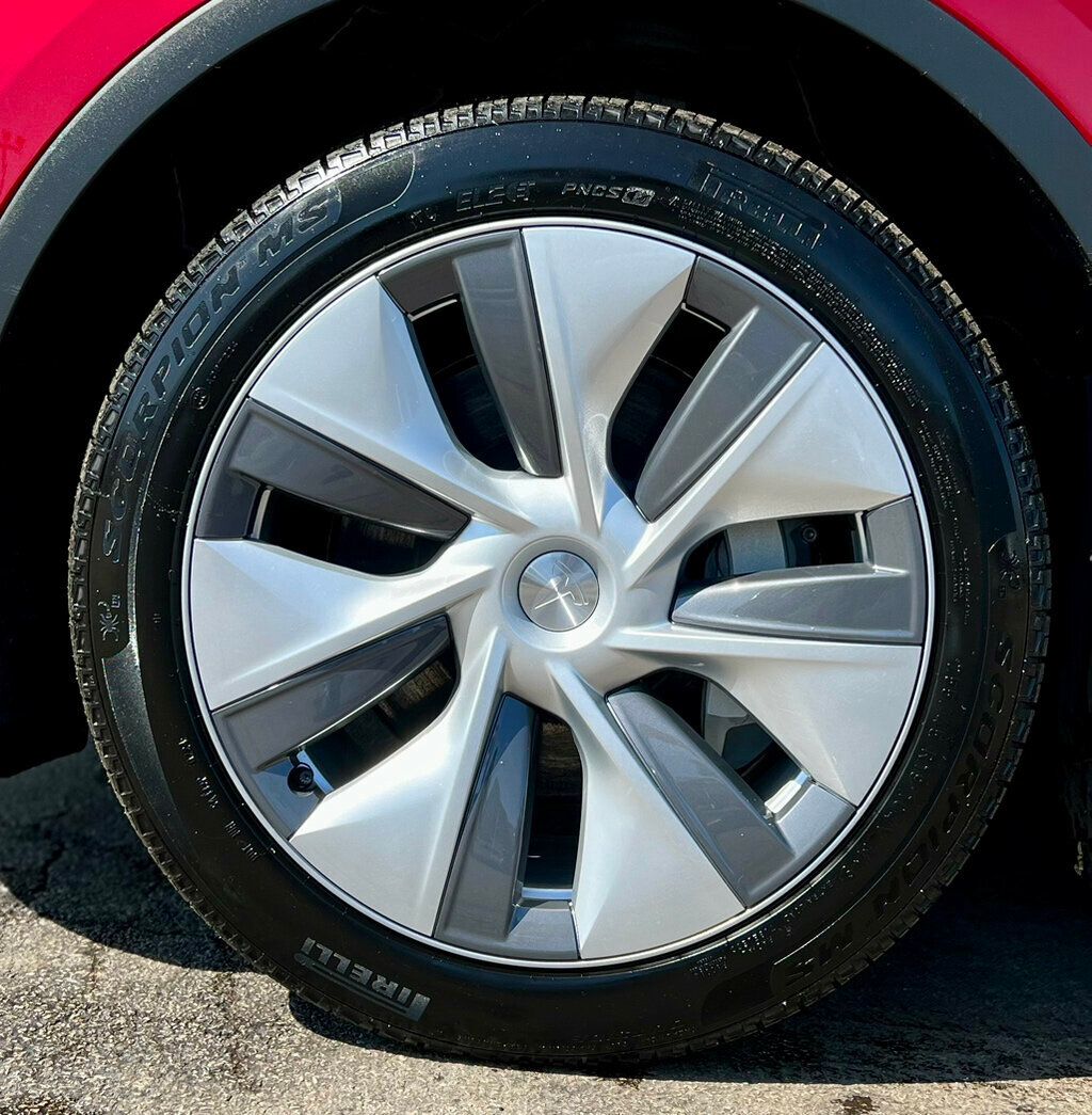 2024 Tesla Model Y Long Range AWD - 22998434 - 32