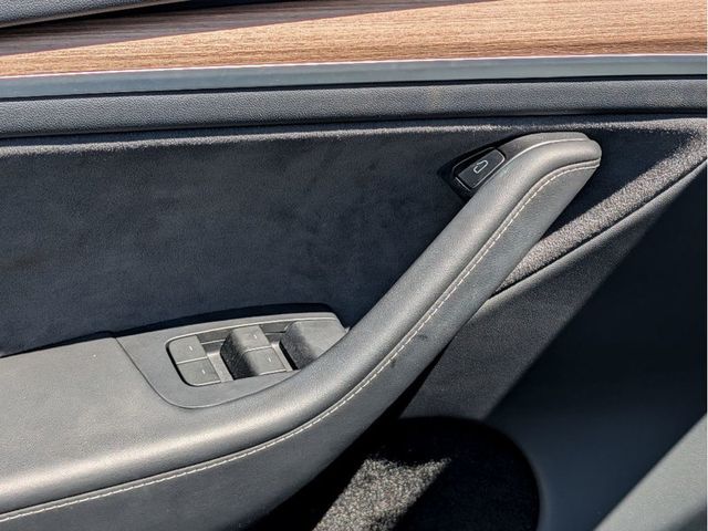 2024 Tesla Model Y Long Range AWD - 23023421 - 9