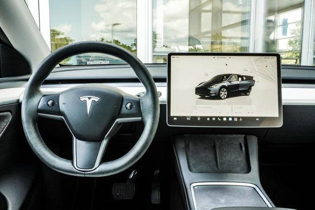 2024 Tesla Model Y Long Range AWD - 23055382 - 16