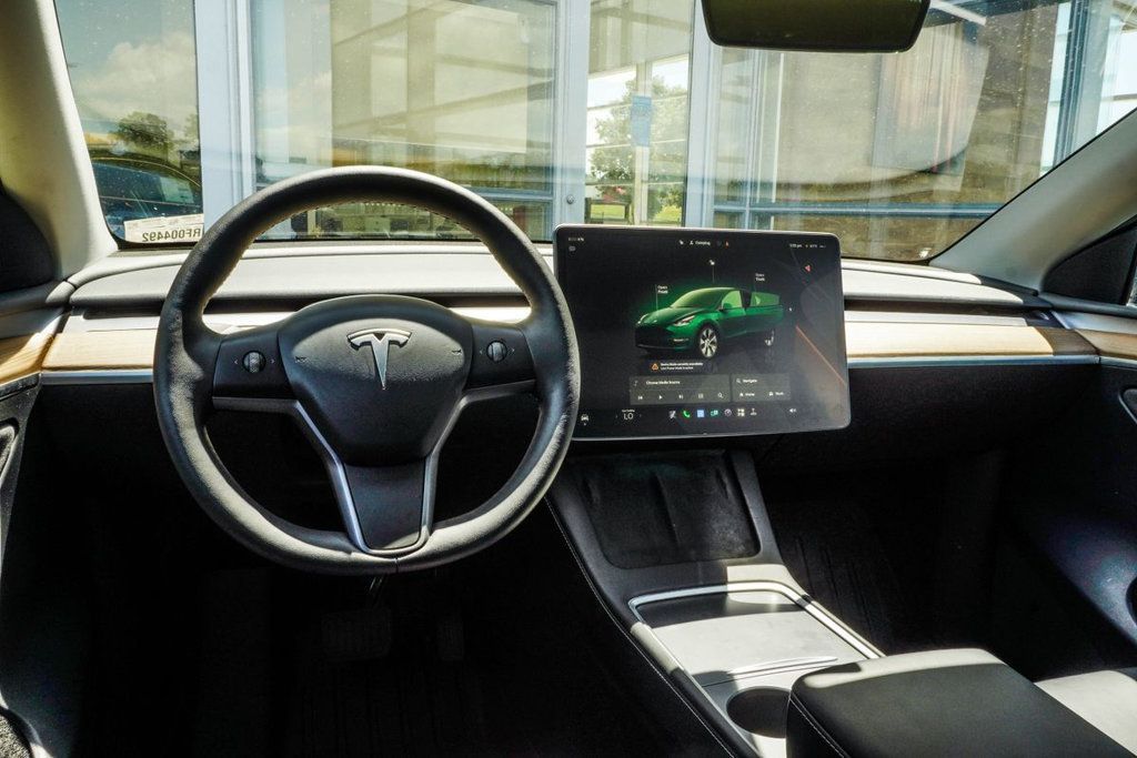 Tesla Model Y photo 16