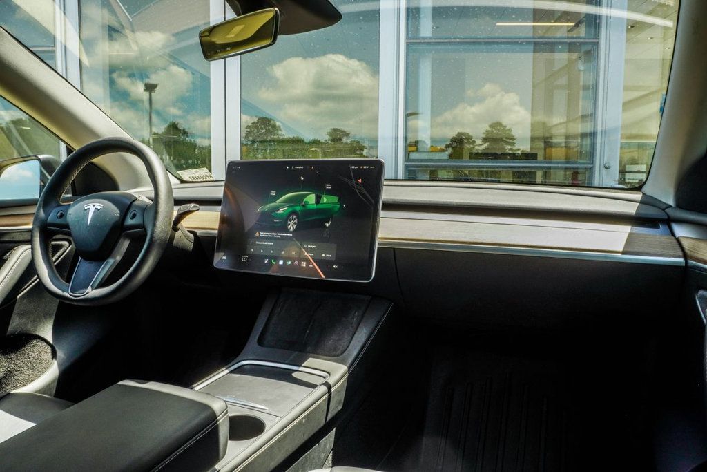 Tesla Model Y photo 19