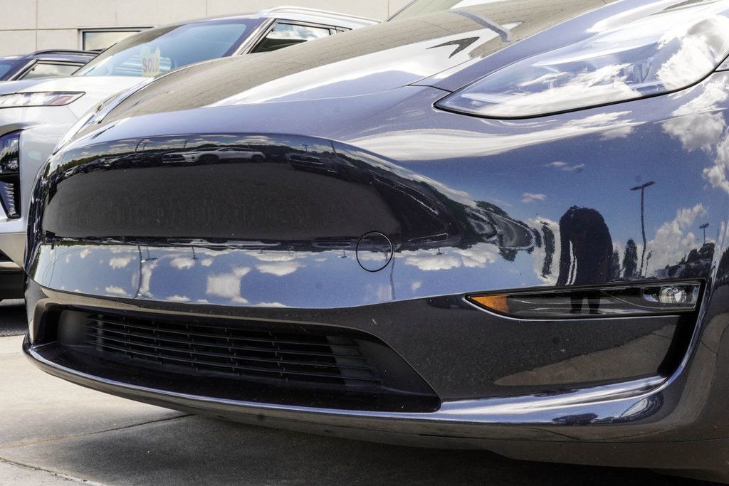 Tesla Model Y photo 2