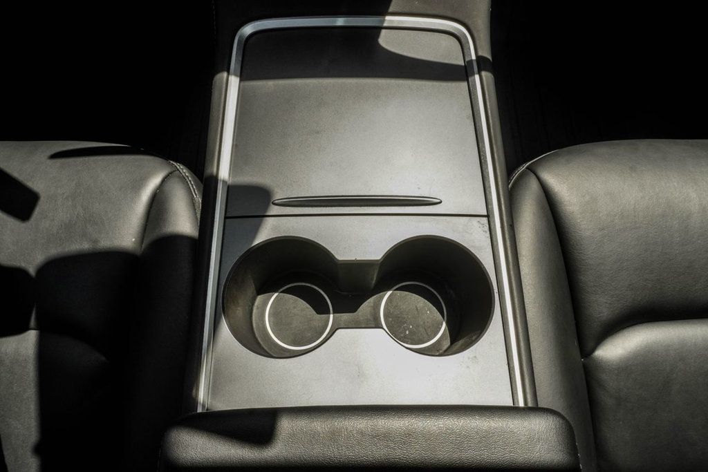 Tesla Model Y photo 21
