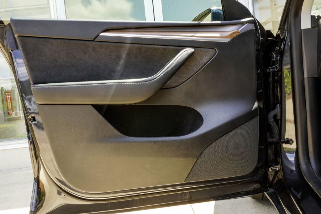 Tesla Model Y photo 29