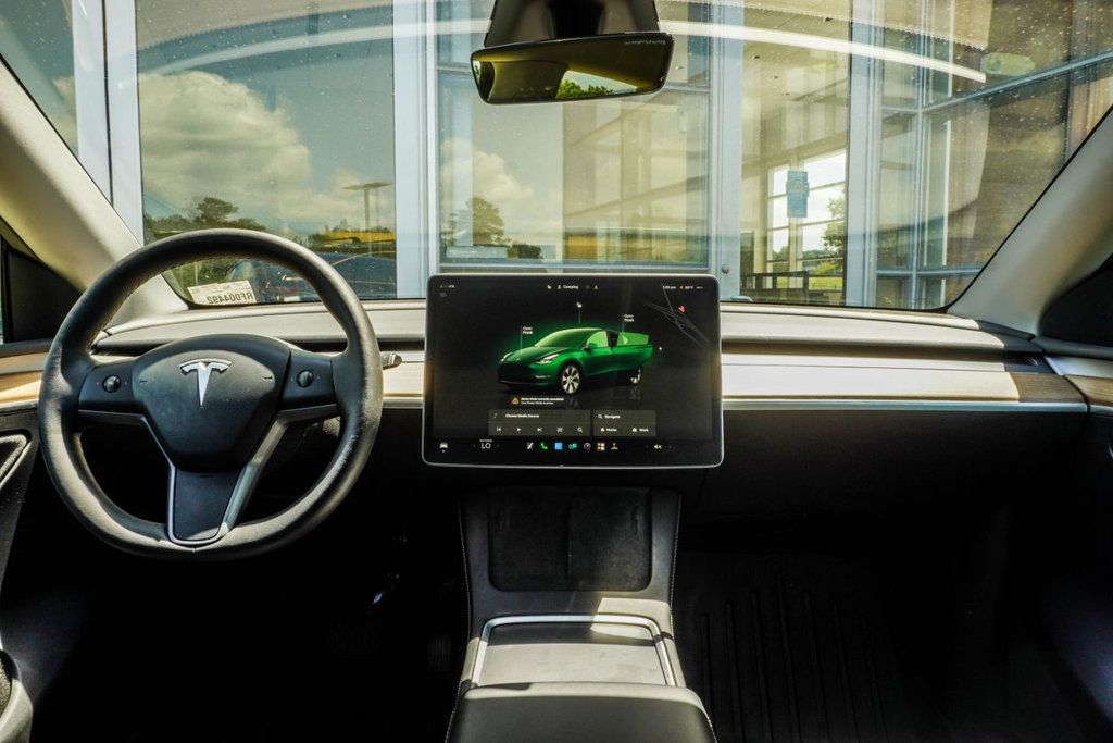 Tesla Model Y photo 5