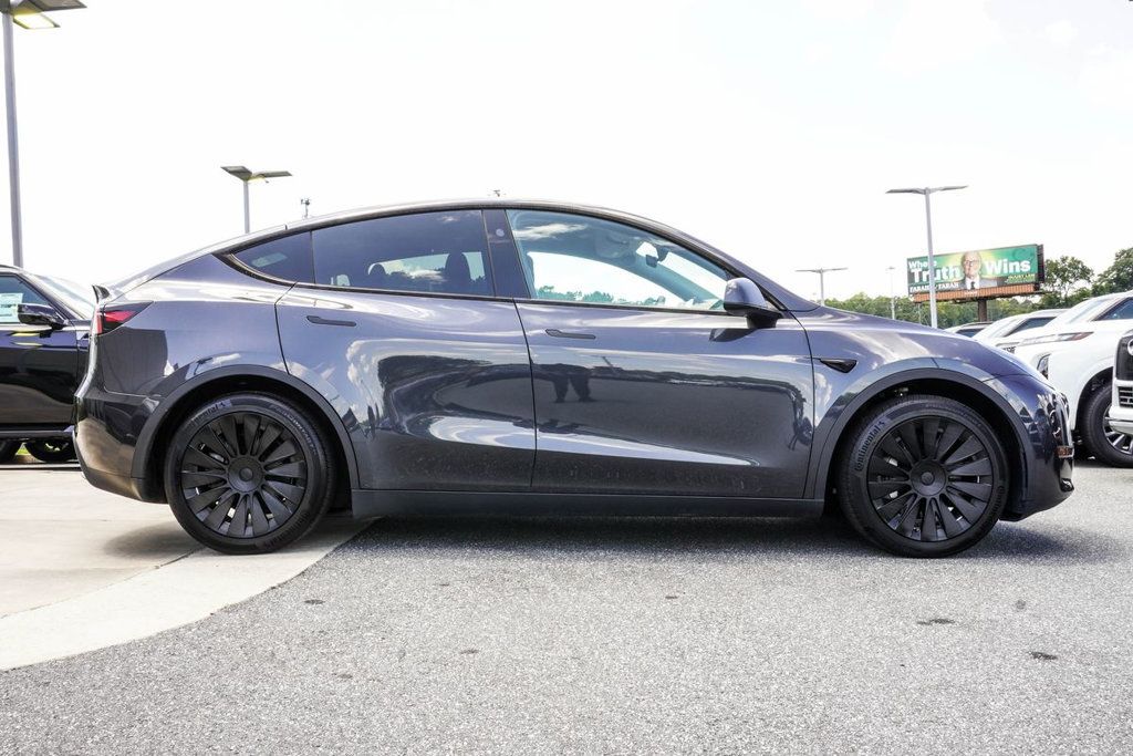 Tesla Model Y photo 6