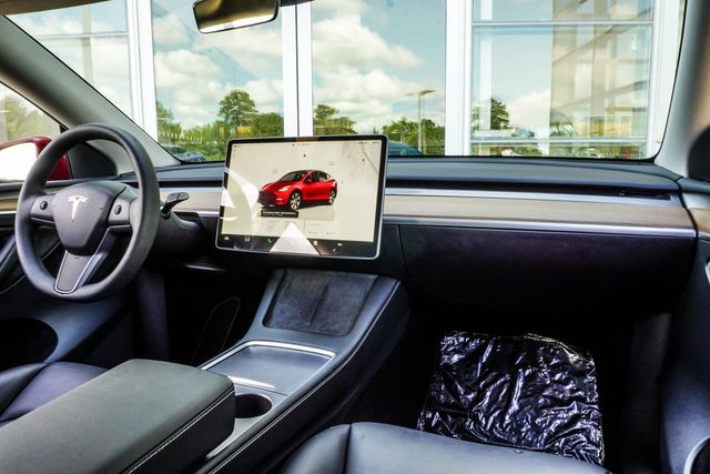 2024 Tesla Model Y Long Range AWD - 23059753 - 17