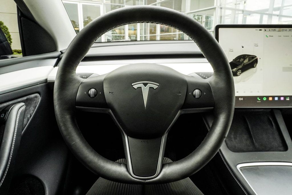 Tesla Model Y photo 15