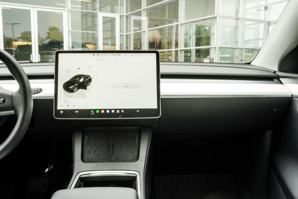 Tesla Model Y photo 18