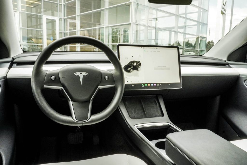 Tesla Model Y photo 19