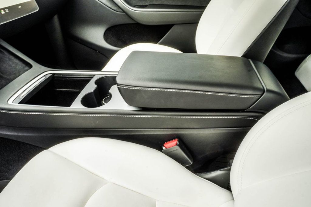 Tesla Model Y photo 20