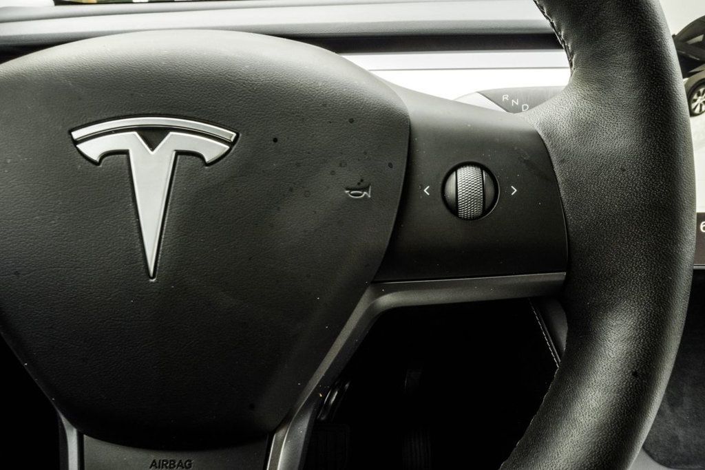 Tesla Model Y photo 26
