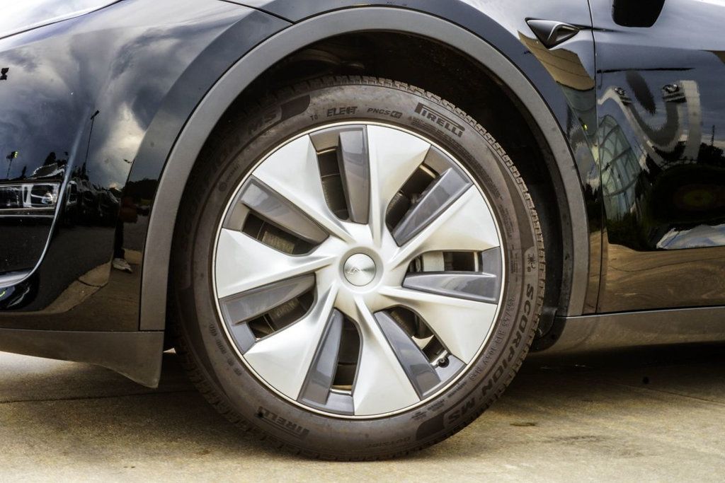 Tesla Model Y photo 3