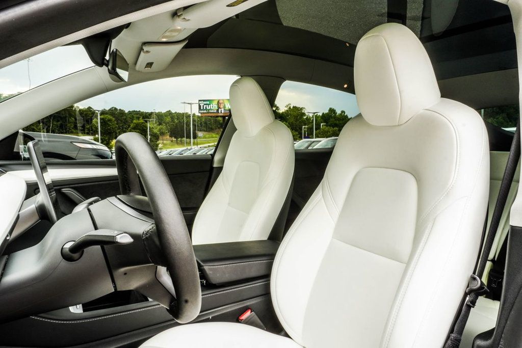 Tesla Model Y photo 32