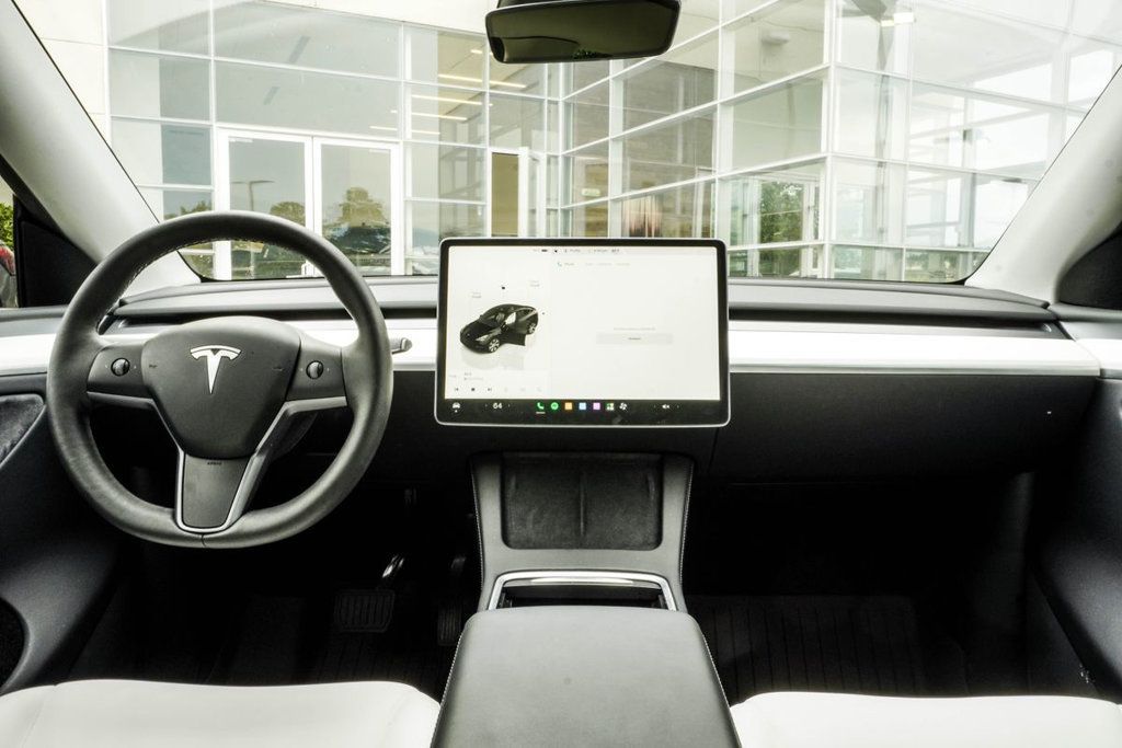 Tesla Model Y photo 5