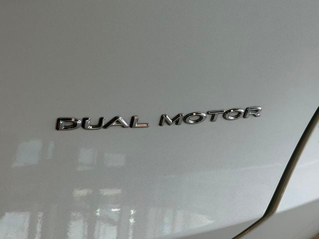 2024 Tesla Model Y Long Range AWD - 23071383 - 32