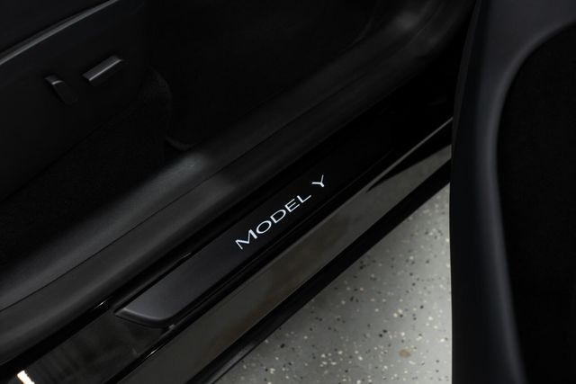 2024 Tesla Model Y Long Range AWD - 23004689 - 13