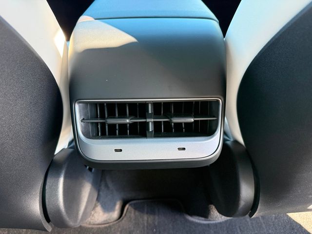 2024 Tesla Model Y Long Range AWD - 22945053 - 29
