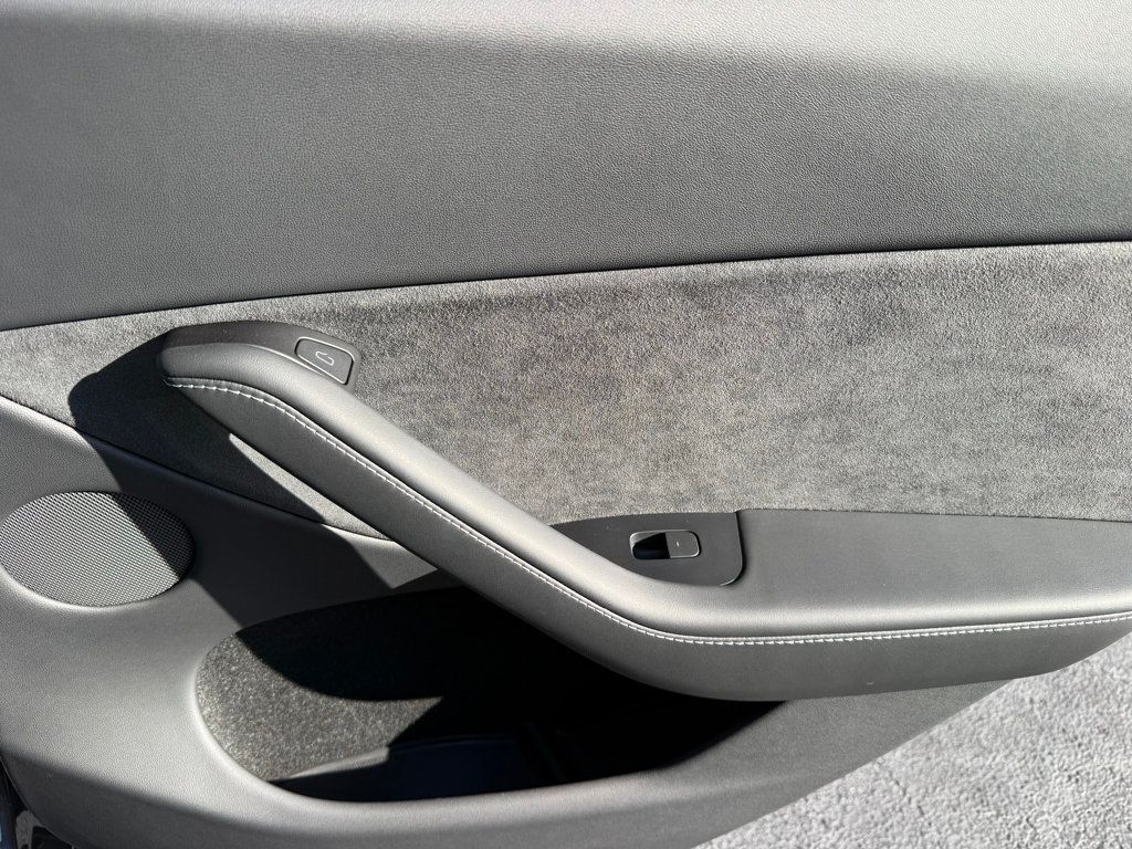 2024 Tesla Model Y Long Range AWD - 22945053 - 30