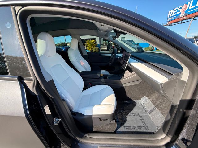 2024 Tesla Model Y Long Range AWD - 22945053 - 32