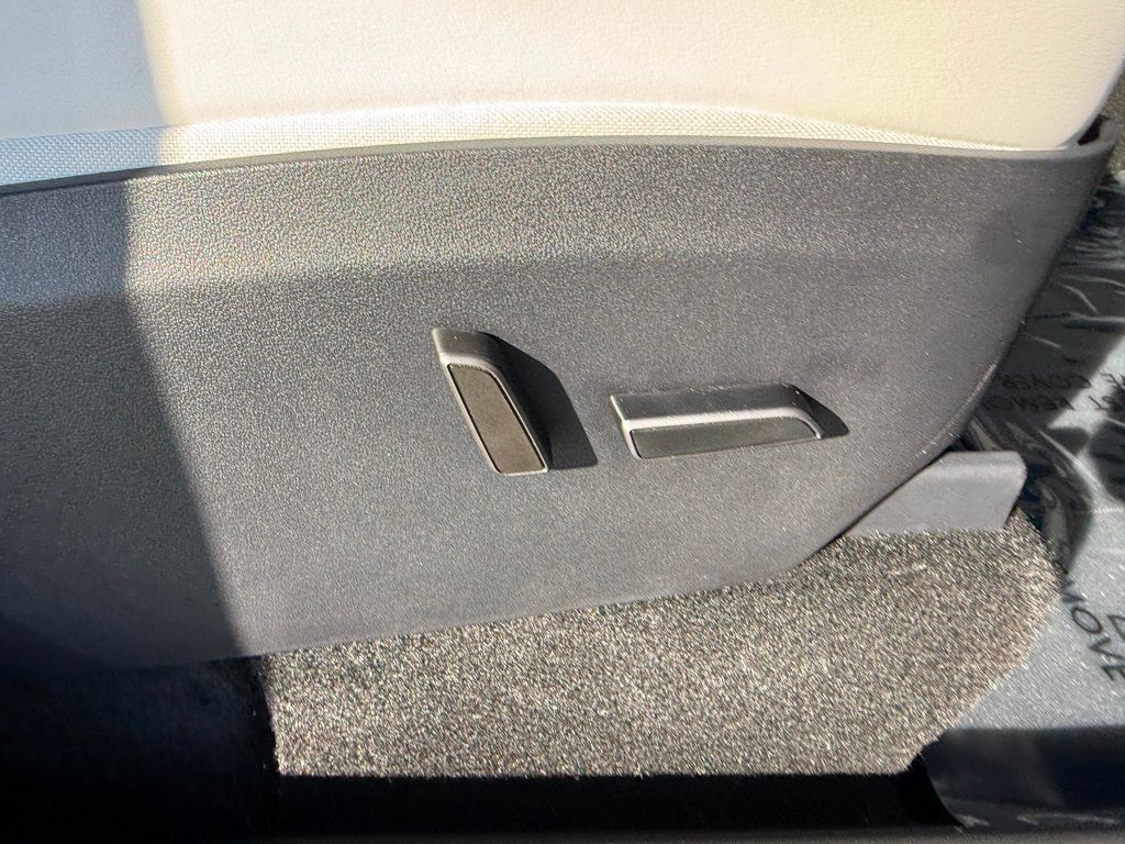 2024 Tesla Model Y Long Range AWD - 22945053 - 33