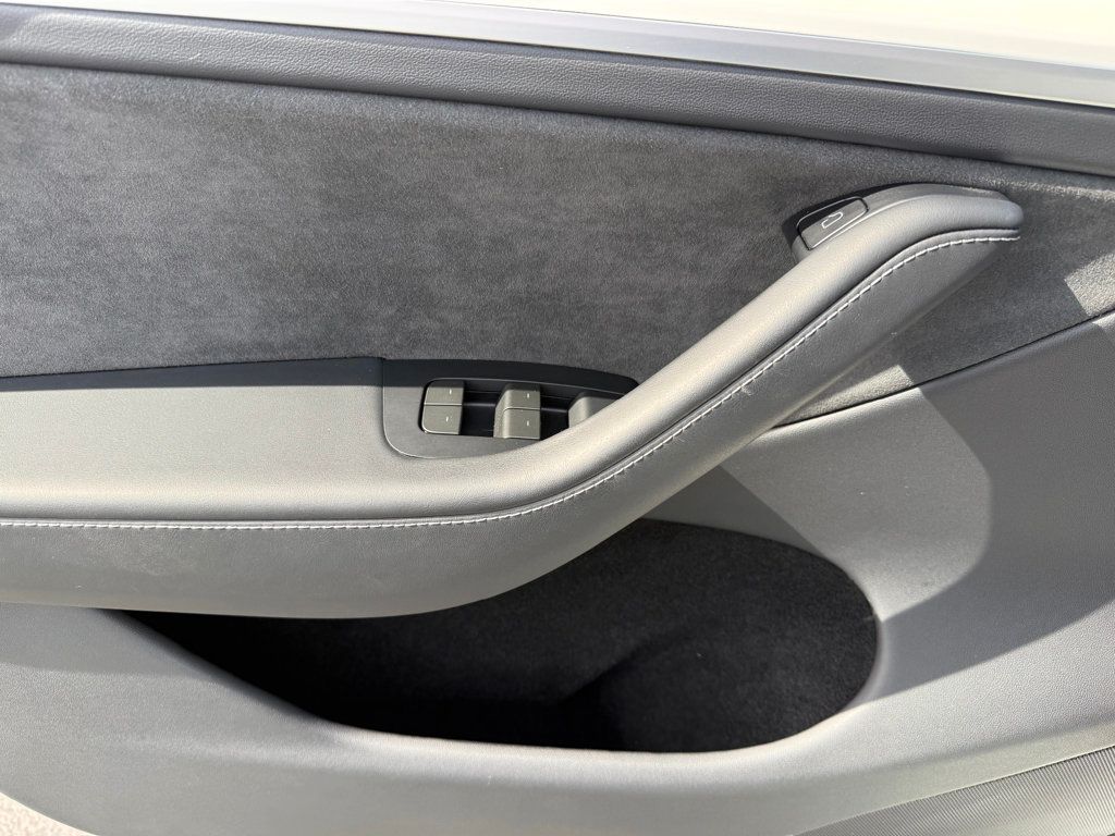 2024 Tesla Model Y Long Range AWD - 22996504 - 19