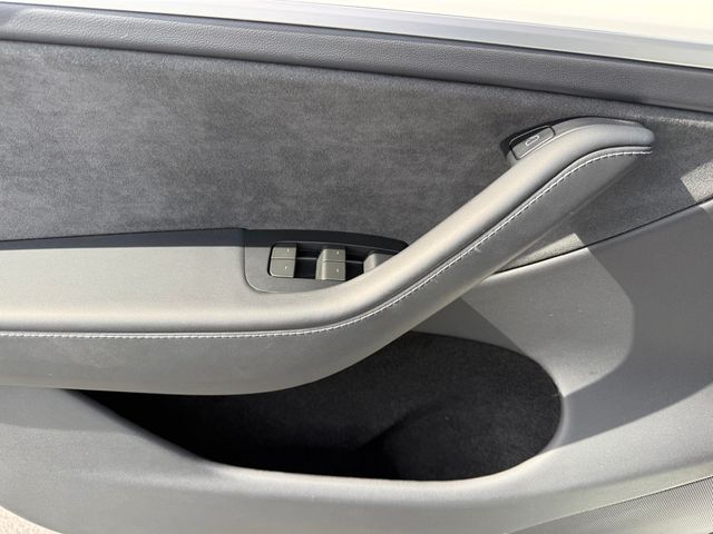 2024 Tesla Model Y Long Range AWD - 22996504 - 19