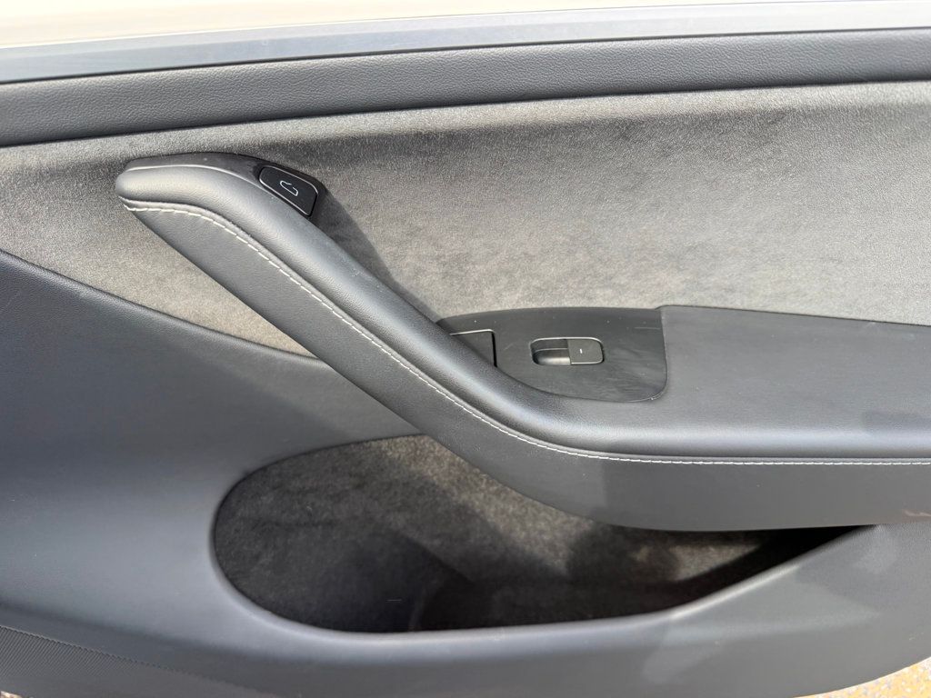 2024 Tesla Model Y Long Range AWD - 22996504 - 31