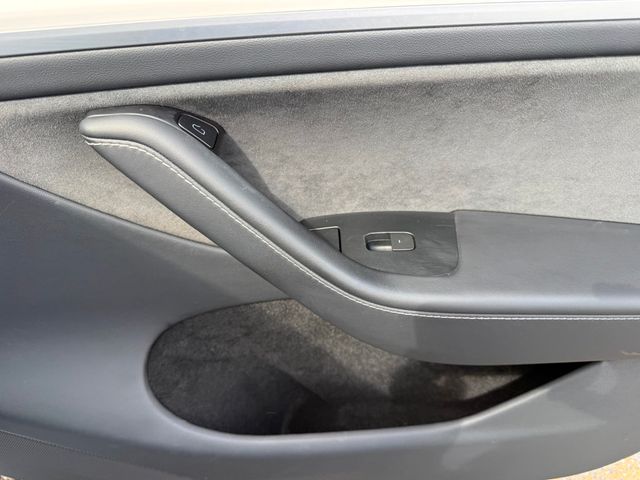 2024 Tesla Model Y Long Range AWD - 22996504 - 31