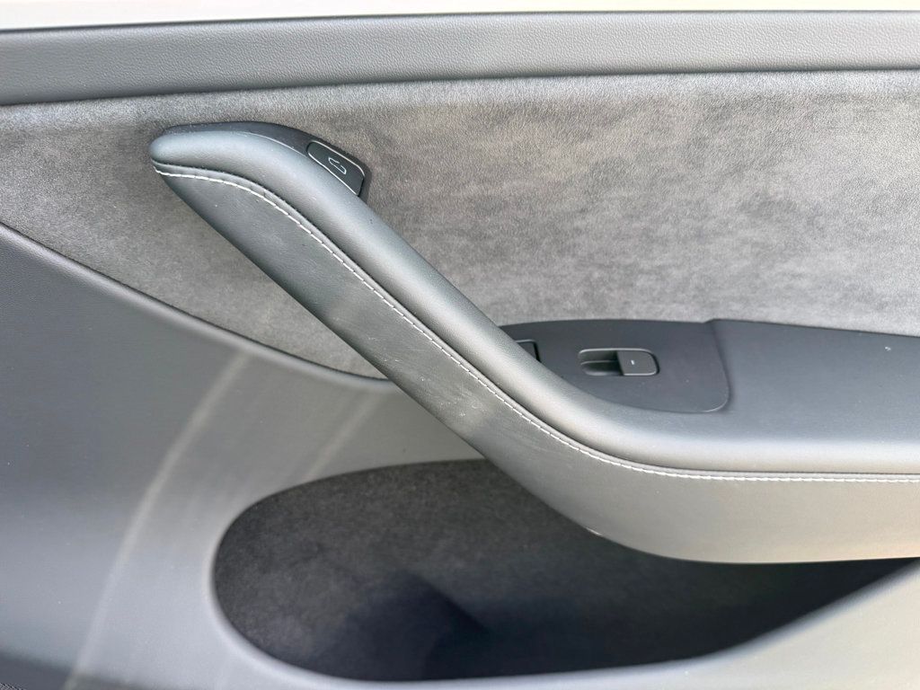 2024 Tesla Model Y Long Range AWD - 23001014 - 33