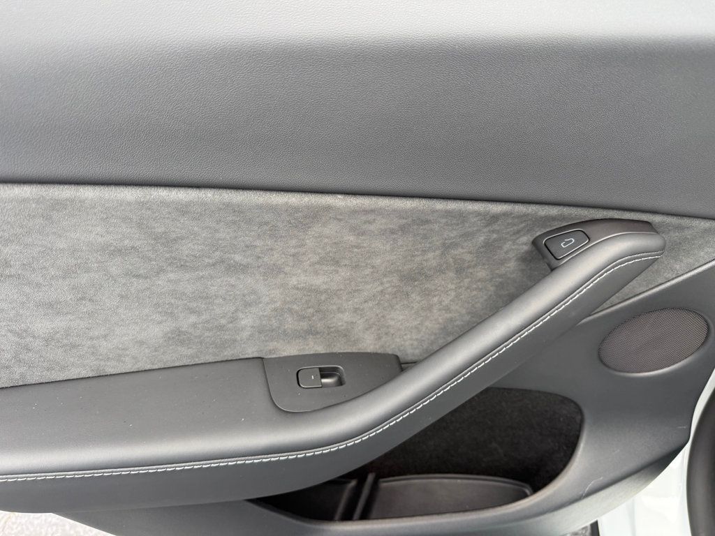 2024 Tesla Model Y Long Range AWD - 23003009 - 21