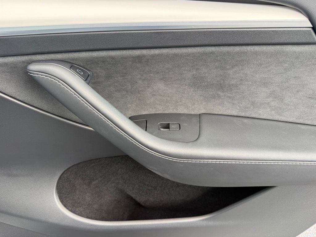 2024 Tesla Model Y Long Range AWD - 23003009 - 31