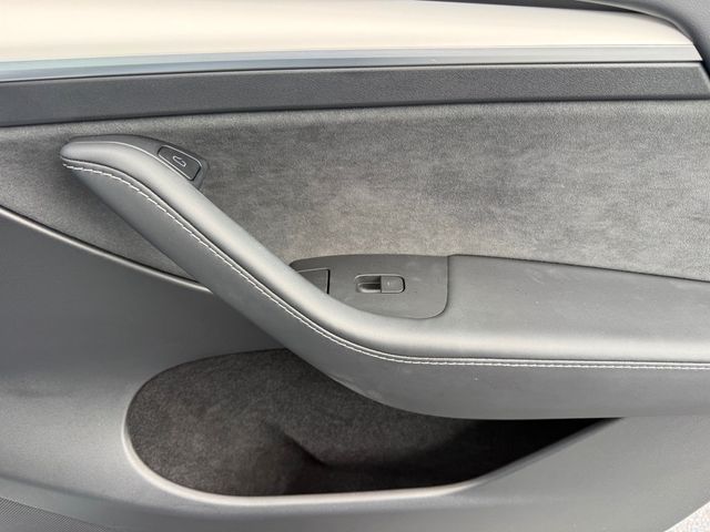 2024 Tesla Model Y Long Range AWD - 23003009 - 31