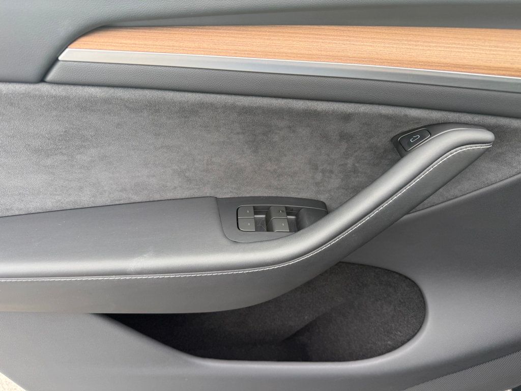 2024 Tesla Model Y Long Range AWD - 23043360 - 20