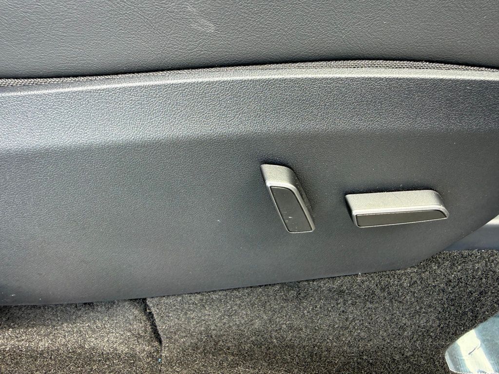2024 Tesla Model Y Long Range AWD - 23043360 - 30