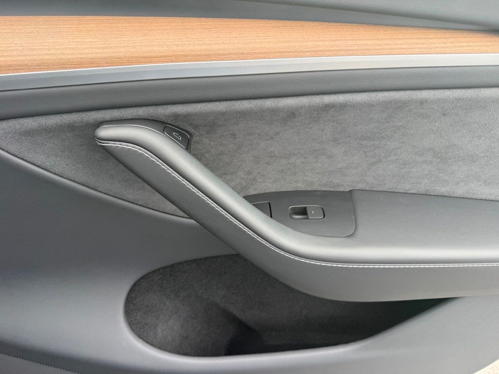 2024 Tesla Model Y Long Range AWD - 23043360 - 31