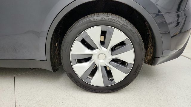 2024 Tesla Model Y Long Range AWD - 22943383 - 8